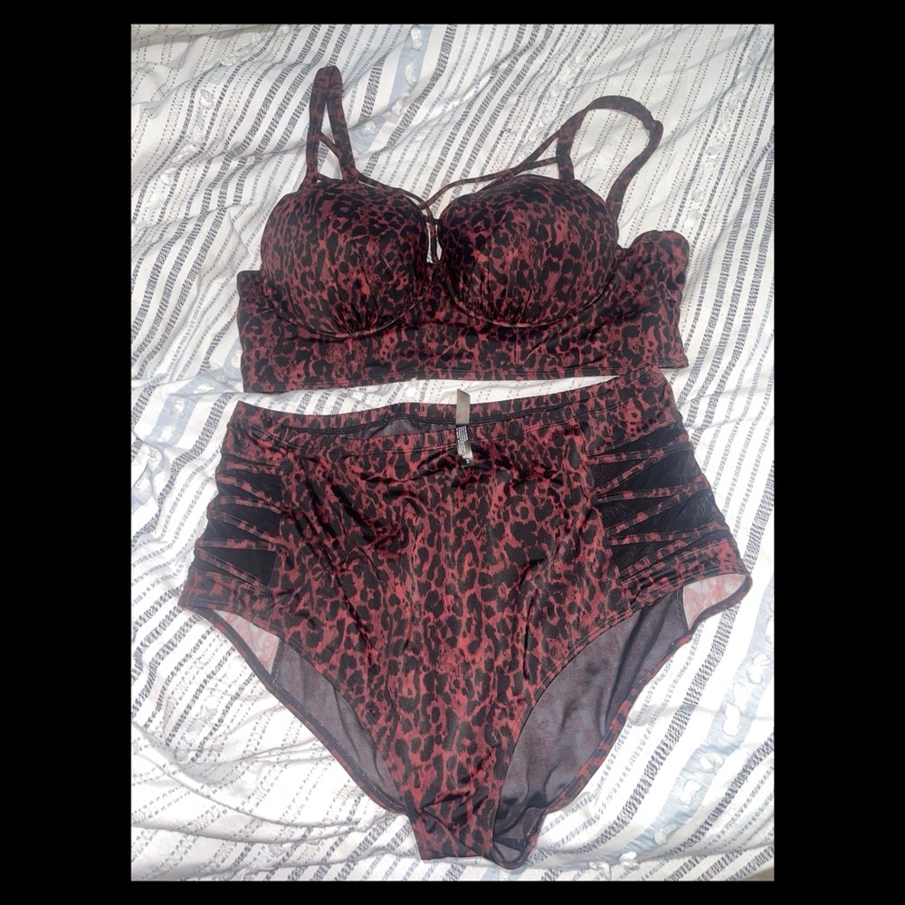 Torrid swim suit top size 3 d/dd bottom size 3